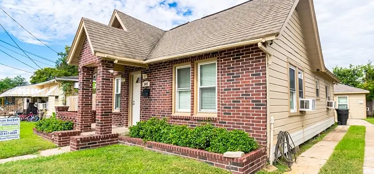 Best areas to stay for students without a car in Houston