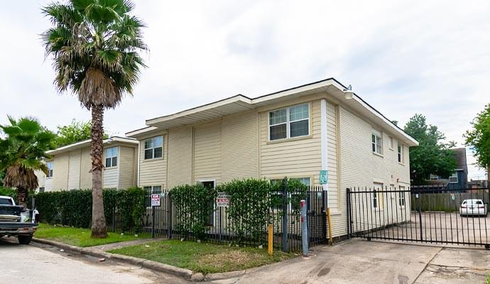 Off-campus student housing in the Museum District, Houston